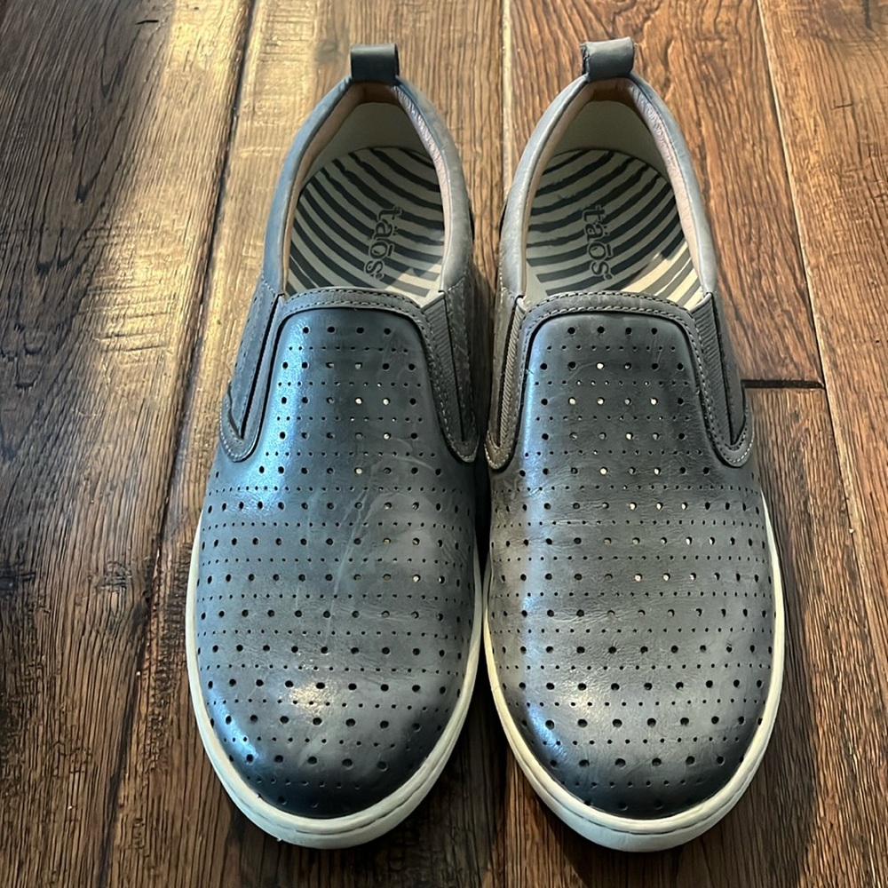 Taos Footwear Women's Court Sneaker —lake blue